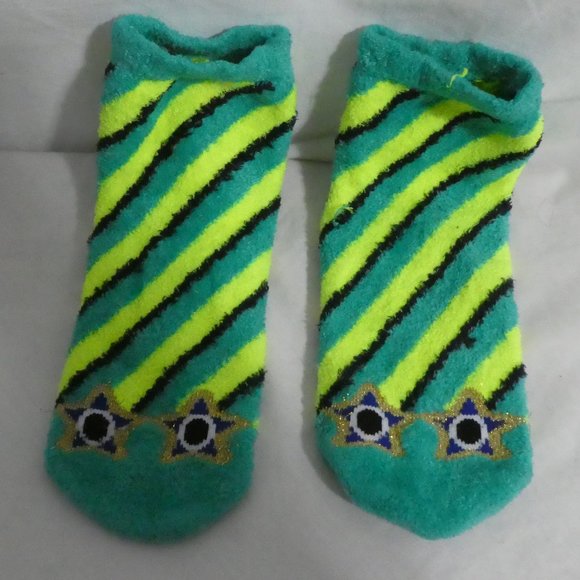 Super Soft Socks With Traction Bottoms and star eyes BNWOT - Picture 1 of 10